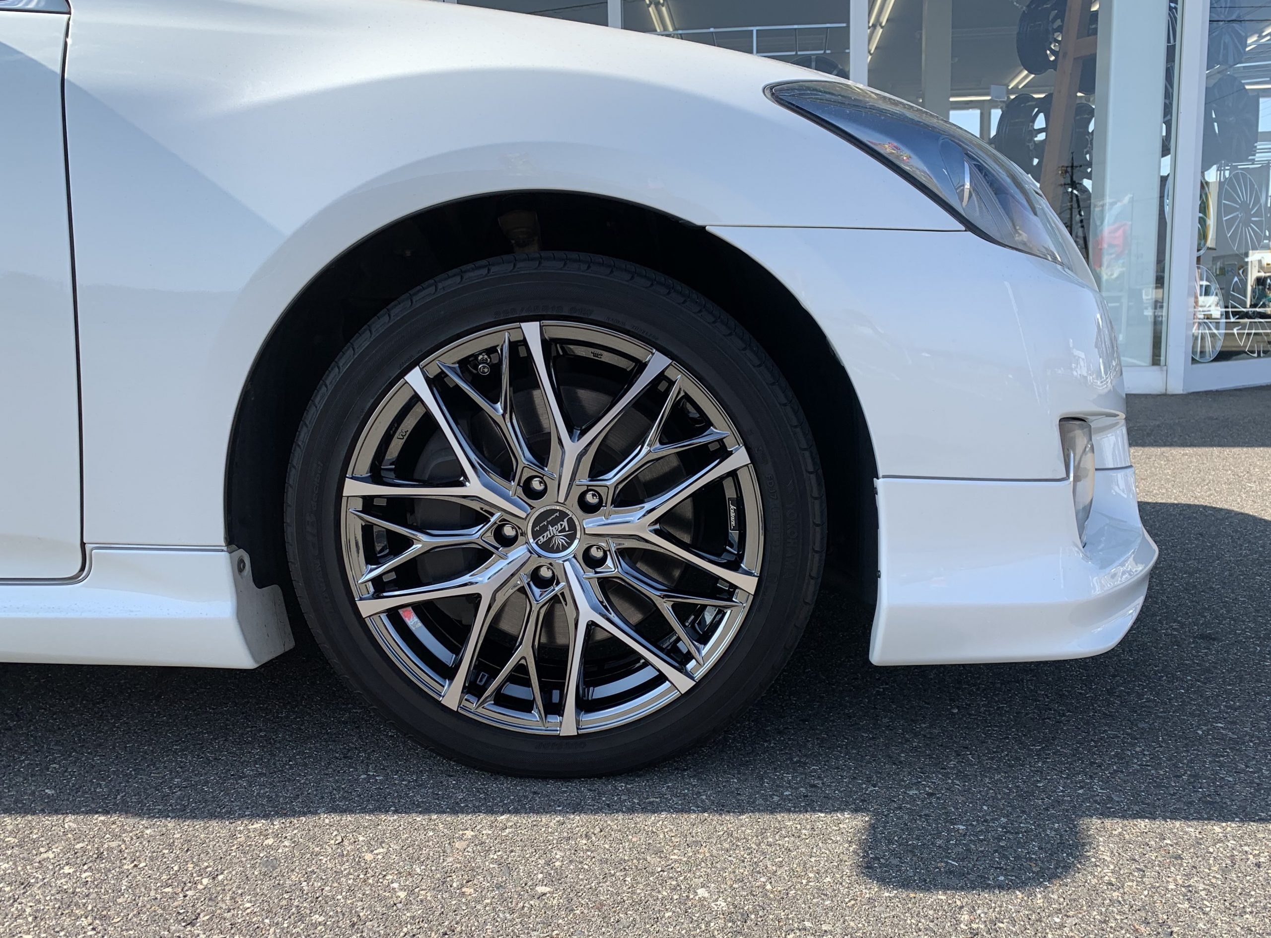 TOYOTA クラウン アスリート ２００系 | タイヤはピットイン