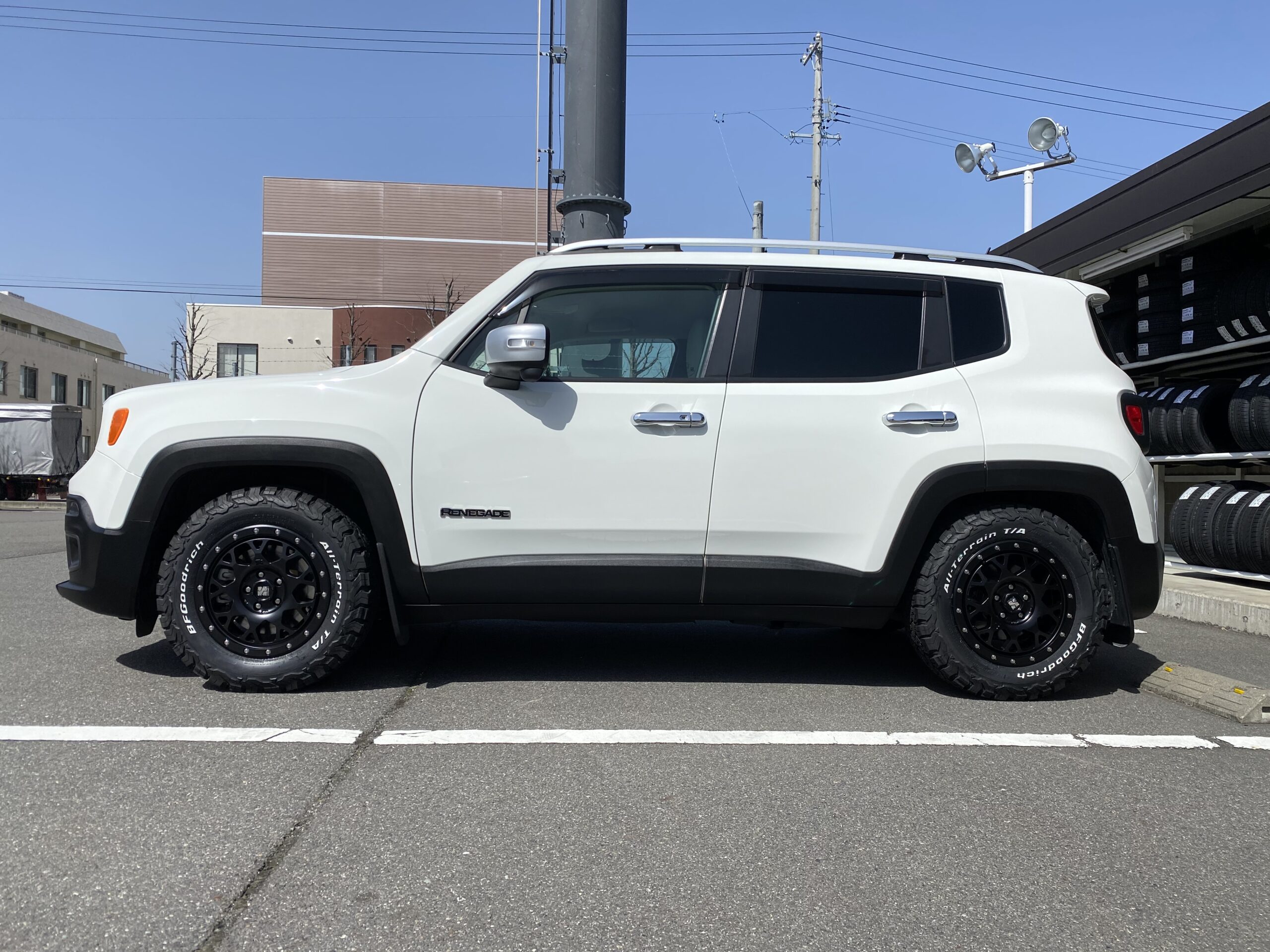 JEEP レネゲード×EXTREME-J XJ04 | タイヤはピットイン