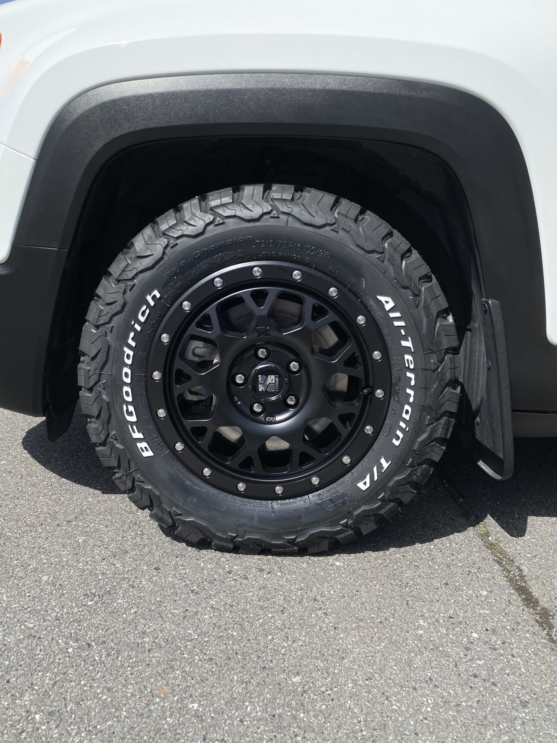 JEEP レネゲード×EXTREME-J XJ04 | タイヤはピットイン
