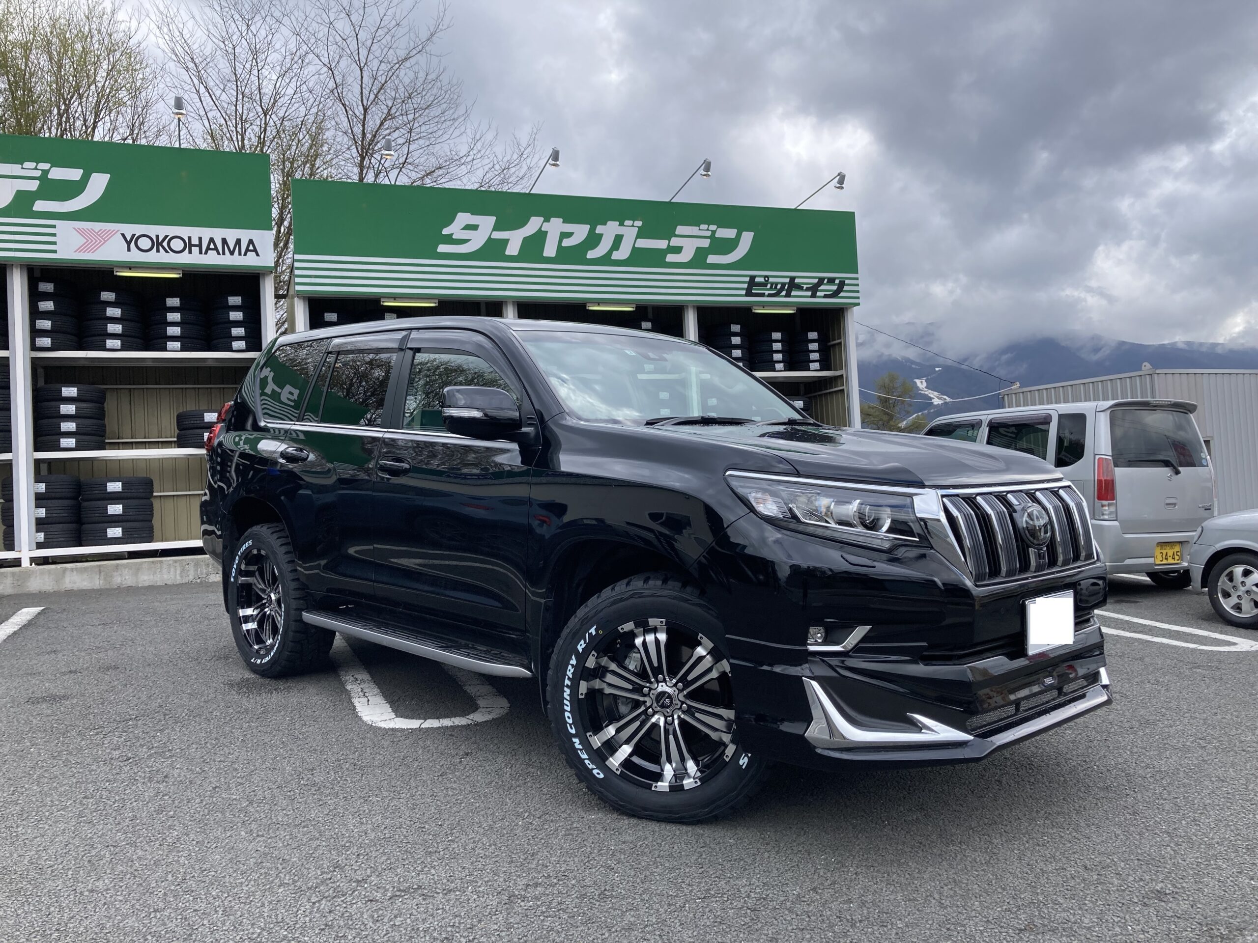 TOYOTA ランドクルーザープラド　タイヤ